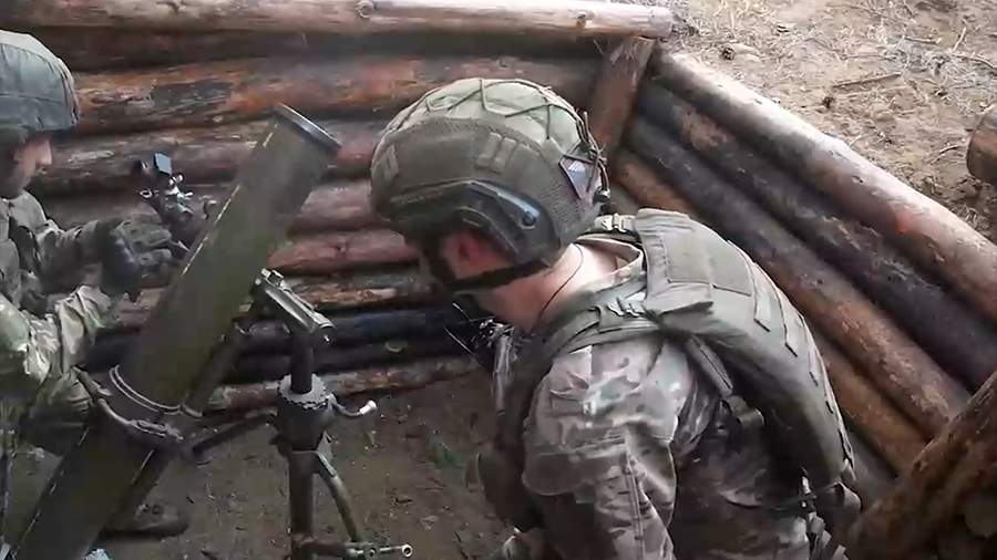 Расчет миномета ВДВ уничтожил командно-наблюдательный пункт ВСУ в зоне СВО