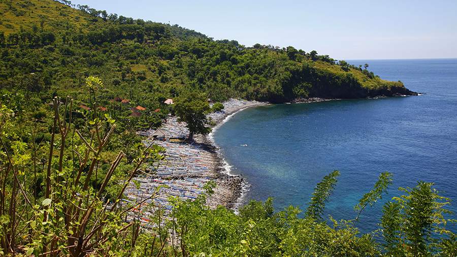 
                    Не менее четырех человек погибли при крушении парома у берегов Бали

        