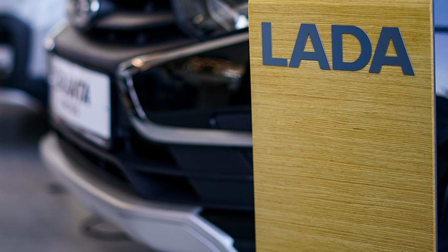 
                    Россияне назвали самые узнаваемые автомобильные марки

        