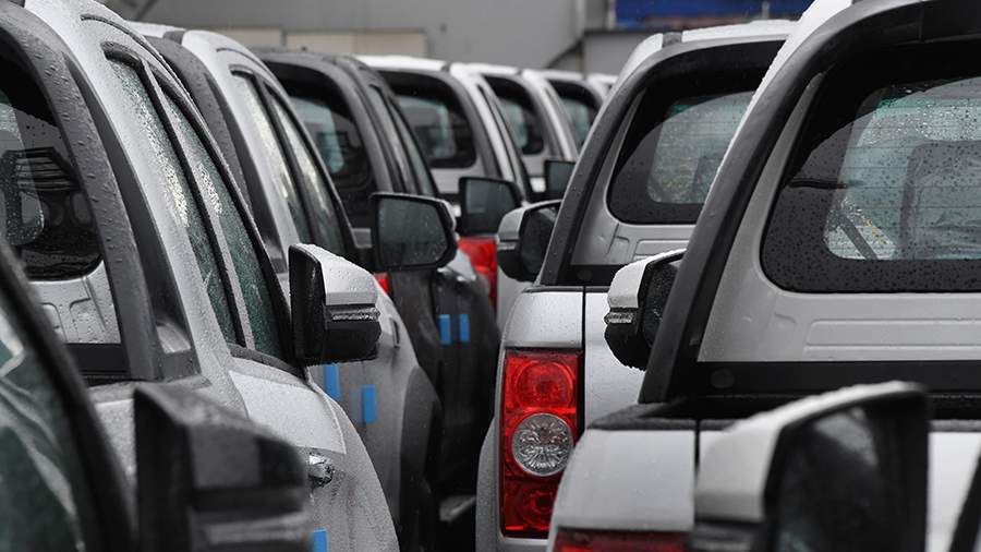 
                    Импорт новых автомобилей в Россию упал на 63%

        