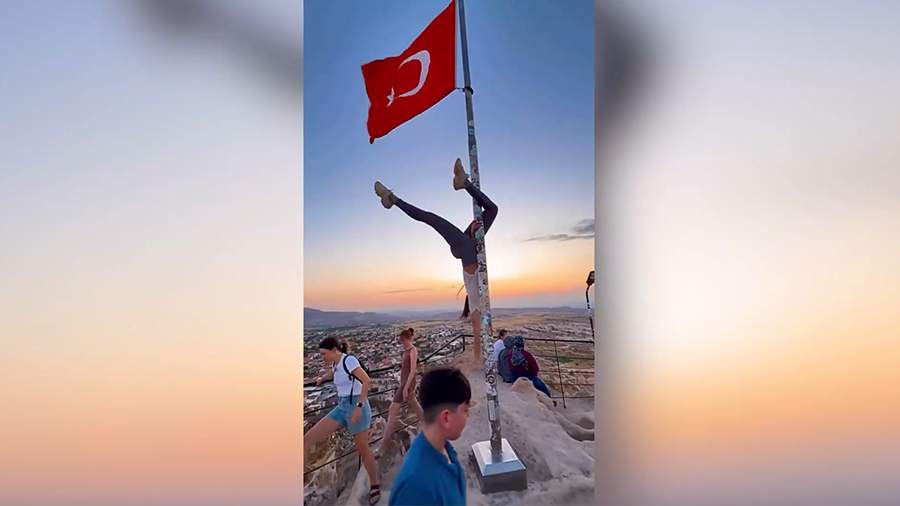 
                    В Турции туристке грозит тюремный срок за танец на флагштоке

        