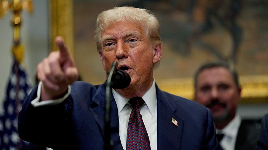 https://cdn.iz.ru/sites/default/files/styles/900x506/public/news-2025-08/2025-07-31T215426Z_1918012794_RC2WXFA639PM_RTRMADP_3_USA-TRUMP%20copy.jpg?itok=gyKAyi5K