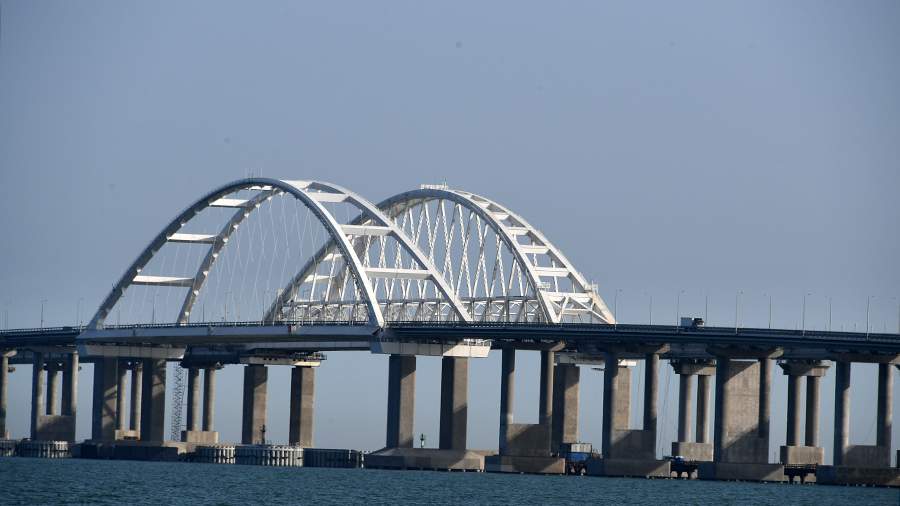 Движение по Крымскому мосту временно приостановлено