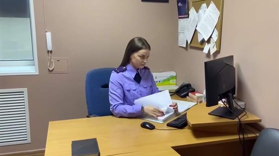 В Приморье рабочий погиб во время опрокидывания погрузчика на складе