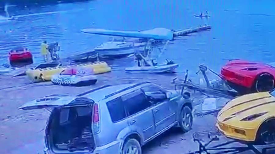 Две девочки пострадали в результате наезда гидроцикла на сапборд в Приморском крае