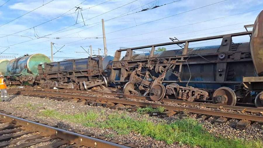 В Еврейской автономной области шесть вагонов с топливом сошли с рельсов