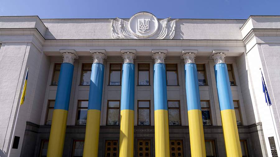 В Верховной раде сообщили о двойной жизни украинских чиновников
