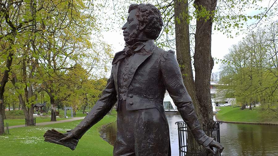 В Одессе досками заколотили памятник Пушкину