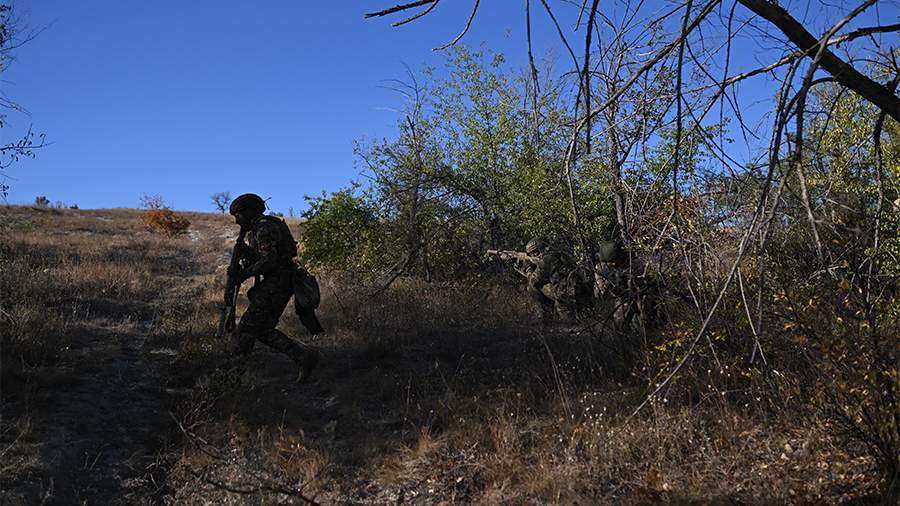 Боец «Азова» поблагодарил за спасение взявшего его в плен солдата ВС РФ
Боец «Азова» поблагодарил за спасение взявшего его в плен солдата ВС РФ