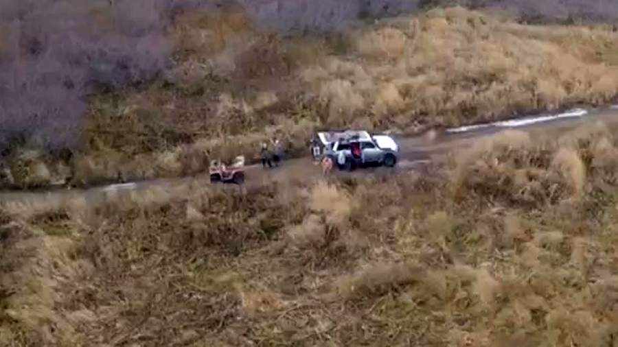 Спасатели приступили к эвакуации туристки с травмой спины с Курильского озера
Спасатели приступили к эвакуации туристки с травмой спины с Курильского озера