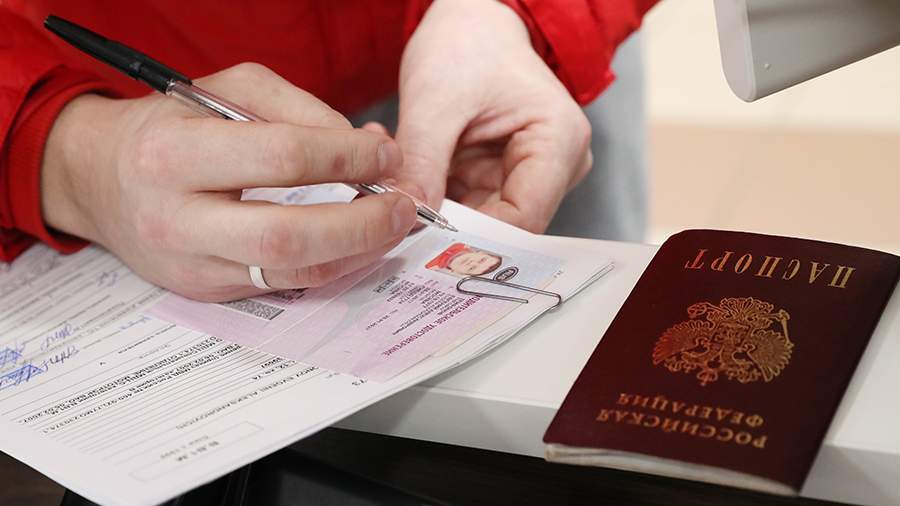 Более 3 млн россиян должны заменить водительские права до 1 января
Более 3 млн россиян должны заменить водительские права до 1 января