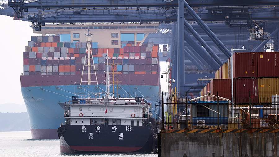 Экономика Китая падает на фоне тарифной войны. Что пишут СМИ