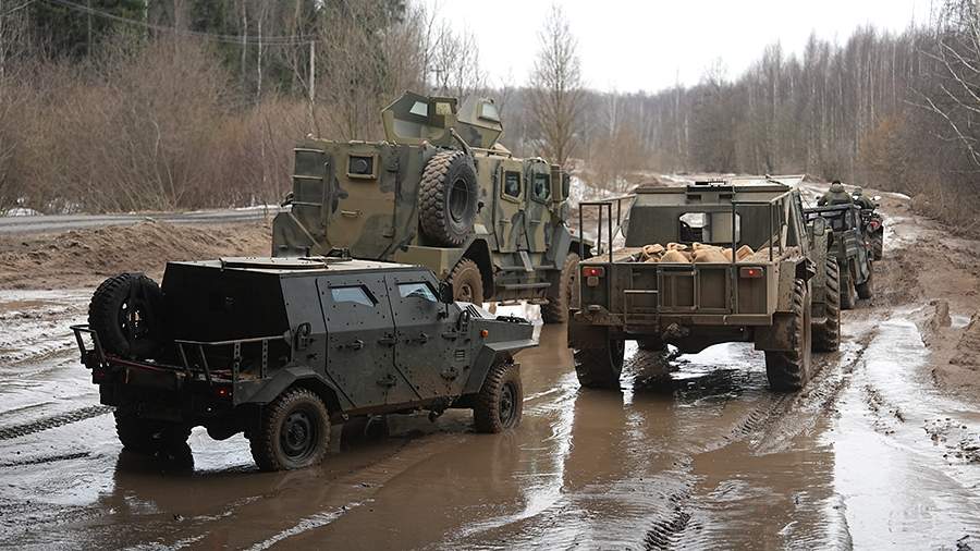 
                    В Подмосковье испытывают новые военные автомобили, вездеходы и кухни

        