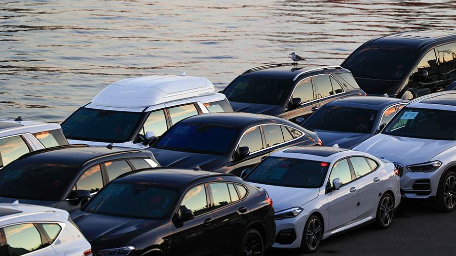 
                    Эксперт оценил импорт автомобилей из ОАЭ в Россию

        