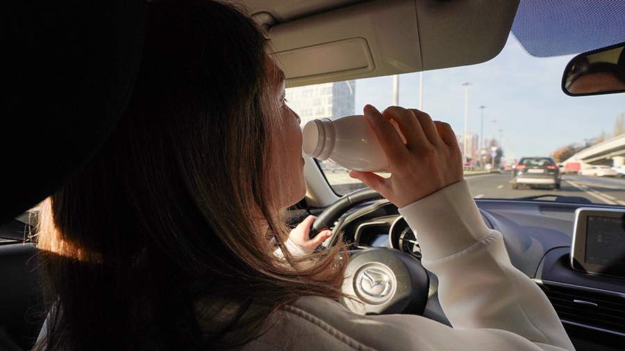 
                    Юрист указал на риск лишения водительских прав из-за употребления кефира или кваса

        