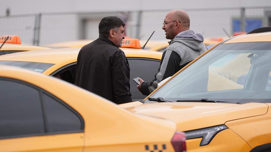 
                    Таксистов начнут контролировать через &laquo;ЭРА-ГЛОНАСС&raquo;

        