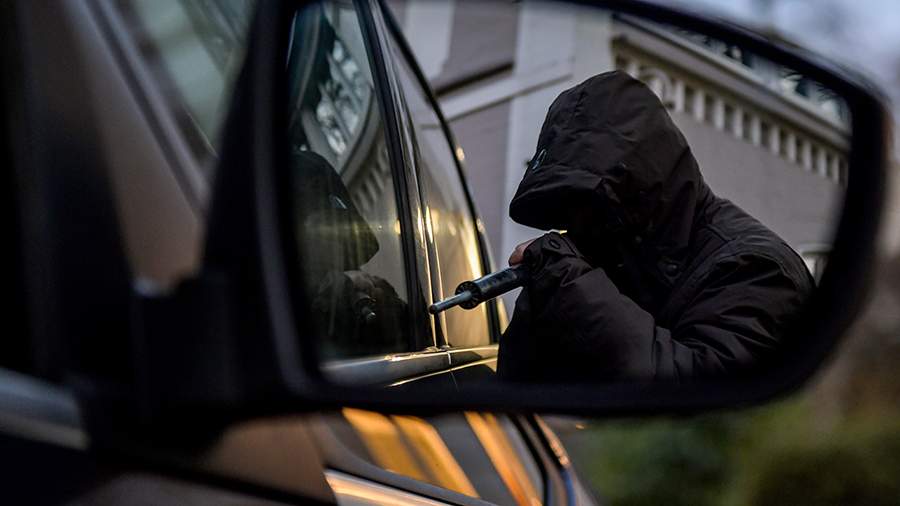 
                    Количество угонов авто в России сократилось почти в шесть раз

        