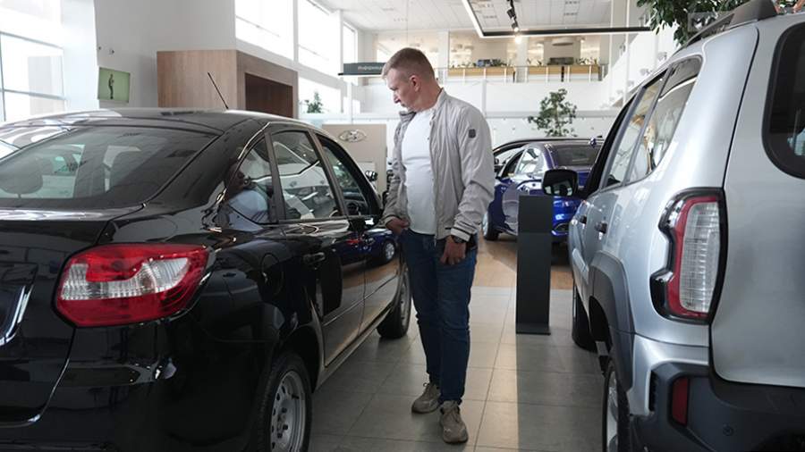
                    На прошлогодние автомобили пришлось 64% продаж в России

        