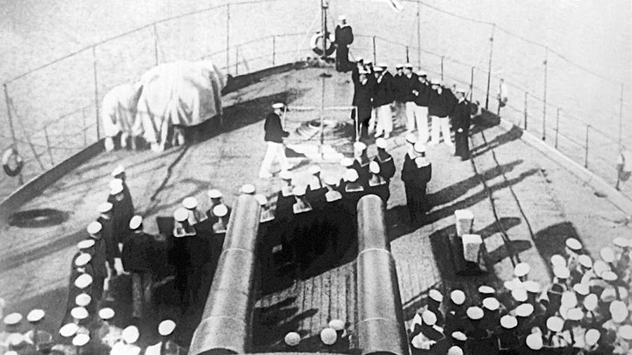 С м эйзенштейн что сделал. RIAN 185809.HR .ru 1. С м эйзенштейн что сделал фото. С м эйзенштейн что сделал-RIAN 185809.HR .ru 1. картинка С м эйзенштейн что сделал. картинка RIAN 185809.HR .ru 1. Его талантом восхищался сам Чарли Чаплин, назвавший картину «Иван Грозный» «высшим достижением в жанре исторических фильмов». Голливуд в середине 1920-х пригласил молодого гения поработать в Америке, а «вождь всех народов» вручил ему две Сталинских премии. Но за успешным обликом скрывался глубоко несчастный человек, для которого проблески счастья и творческой свободы сменялись черными полосами депрессии и гонений. С м эйзенштейн что сделал. RIAN 185809.HR .ru 1. С м эйзенштейн что сделал фото. С м эйзенштейн что сделал-RIAN 185809.HR .ru 1. картинка С м эйзенштейн что сделал. картинка RIAN 185809.HR .ru 1. Его талантом восхищался сам Чарли Чаплин, назвавший картину «Иван Грозный» «высшим достижением в жанре исторических фильмов». Голливуд в середине 1920-х пригласил молодого гения поработать в Америке, а «вождь всех народов» вручил ему две Сталинских премии. Но за успешным обликом скрывался глубоко несчастный человек, для которого проблески счастья и творческой свободы сменялись черными полосами депрессии и гонений.