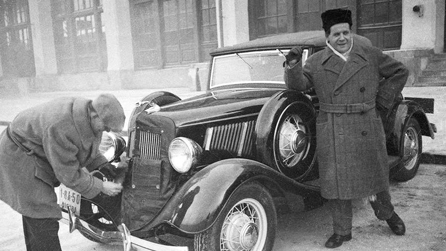 С м эйзенштейн что сделал. RIAN 62750.HR .ru 1. С м эйзенштейн что сделал фото. С м эйзенштейн что сделал-RIAN 62750.HR .ru 1. картинка С м эйзенштейн что сделал. картинка RIAN 62750.HR .ru 1. Его талантом восхищался сам Чарли Чаплин, назвавший картину «Иван Грозный» «высшим достижением в жанре исторических фильмов». Голливуд в середине 1920-х пригласил молодого гения поработать в Америке, а «вождь всех народов» вручил ему две Сталинских премии. Но за успешным обликом скрывался глубоко несчастный человек, для которого проблески счастья и творческой свободы сменялись черными полосами депрессии и гонений. С м эйзенштейн что сделал. RIAN 62750.HR .ru 1. С м эйзенштейн что сделал фото. С м эйзенштейн что сделал-RIAN 62750.HR .ru 1. картинка С м эйзенштейн что сделал. картинка RIAN 62750.HR .ru 1. Его талантом восхищался сам Чарли Чаплин, назвавший картину «Иван Грозный» «высшим достижением в жанре исторических фильмов». Голливуд в середине 1920-х пригласил молодого гения поработать в Америке, а «вождь всех народов» вручил ему две Сталинских премии. Но за успешным обликом скрывался глубоко несчастный человек, для которого проблески счастья и творческой свободы сменялись черными полосами депрессии и гонений.