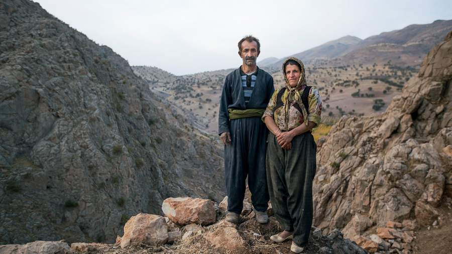 Іш киімдегі фотосуреттегі трансвестит жігіт Іш киімдегі фотосуреттегі трансвестит жігіт