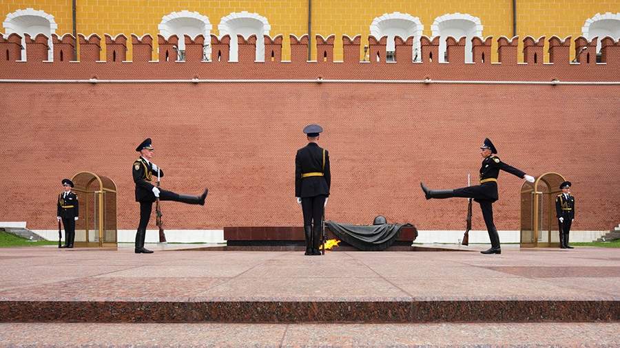 ритуал развода почетного караула. Смотреть фото ритуал развода почетного караула. Смотреть картинку ритуал развода почетного караула. Картинка про ритуал развода почетного караула. Фото ритуал развода почетного караула