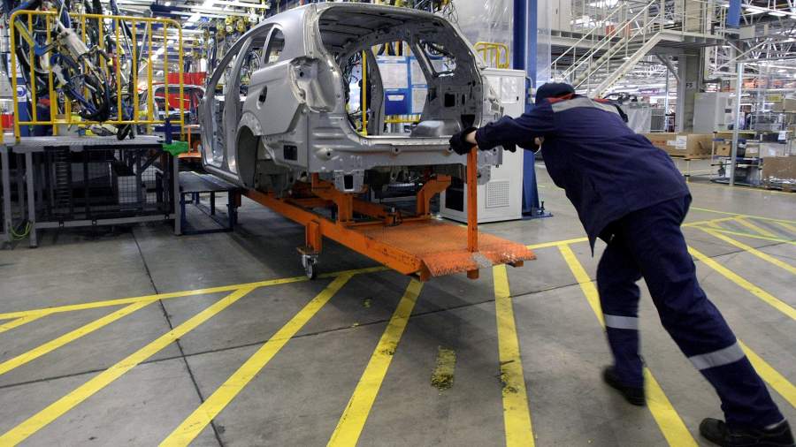 Линия сборки нового автомобиля Opel Astra на заводе «Дженерал Моторз Авто»