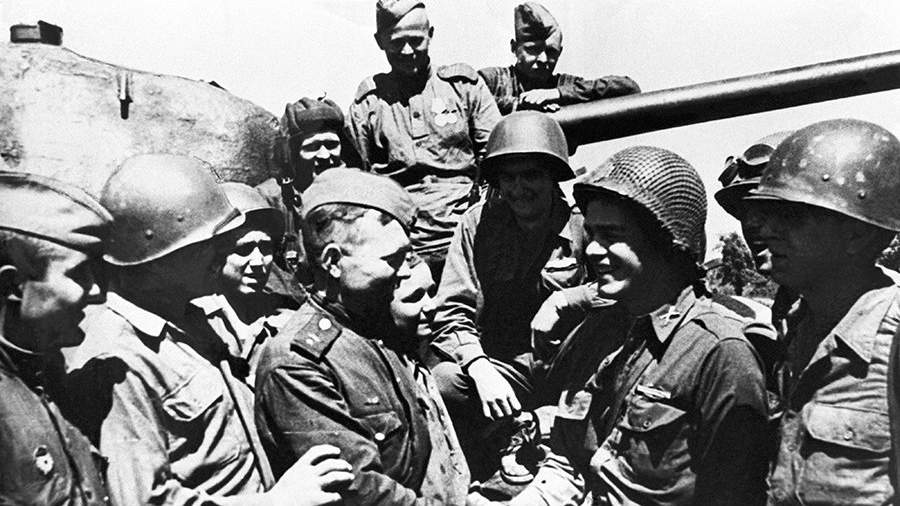 Трептов парк памятник воину освободителю что внутри. Трептов парк памятник воину освободителю что внутри фото. картинка Трептов парк памятник воину освободителю что внутри. смотреть фото Трептов парк памятник воину освободителю что внутри. смотреть картинку Трептов парк памятник воину освободителю что внутри.