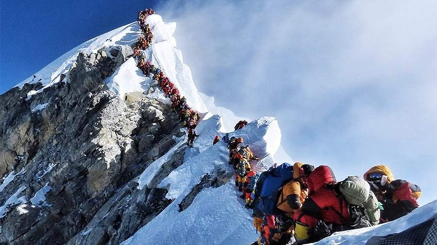 Бизнес идет в гору: неподготовленные туристы продолжают гибнуть на Эвересте