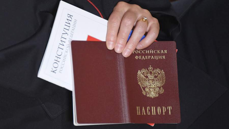 Паспорт гражданина РФ и Конституция РФ