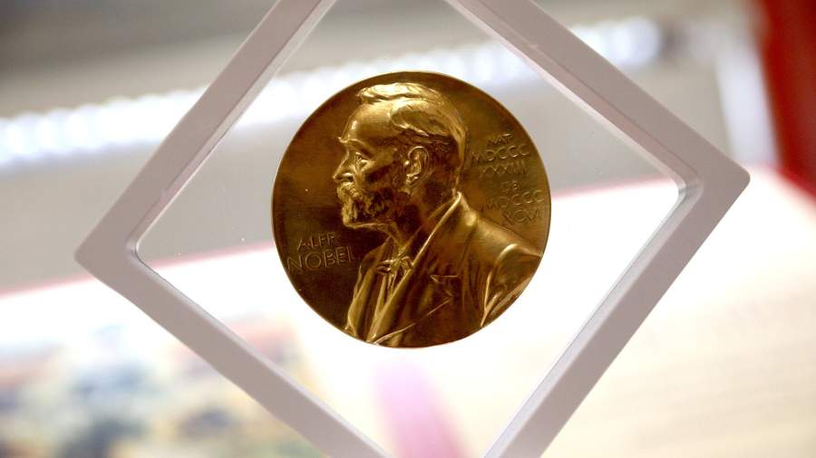 Нобелевская премия полученная Солженицыным в 1970 году «за нравственную силу, почерпнутую в традиции великой русской литературы»