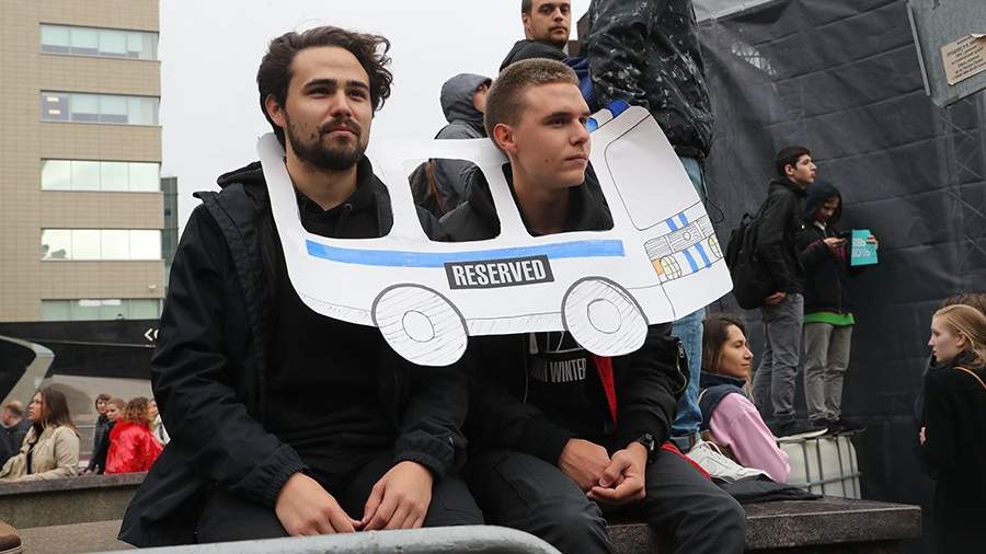 Участники акции в поддержку независимых кандидатов в депутаты Мосгордумы
