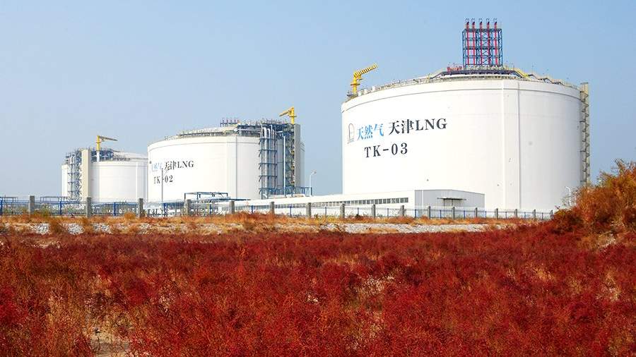 Резервуары для хранения сжиженного природного газа в китайском порту Тянцзинь