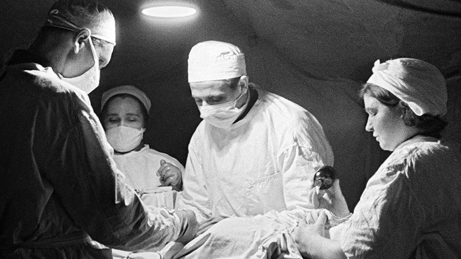 Операция в полевом госпитале, 1943 год
