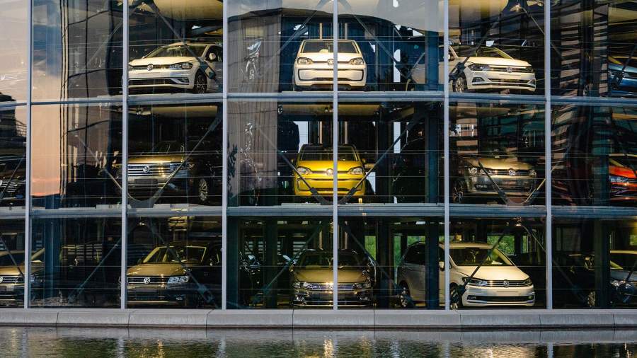 Парковка в индустриальном парке Volkswagen Autostadt, Вольфсбург, Германия