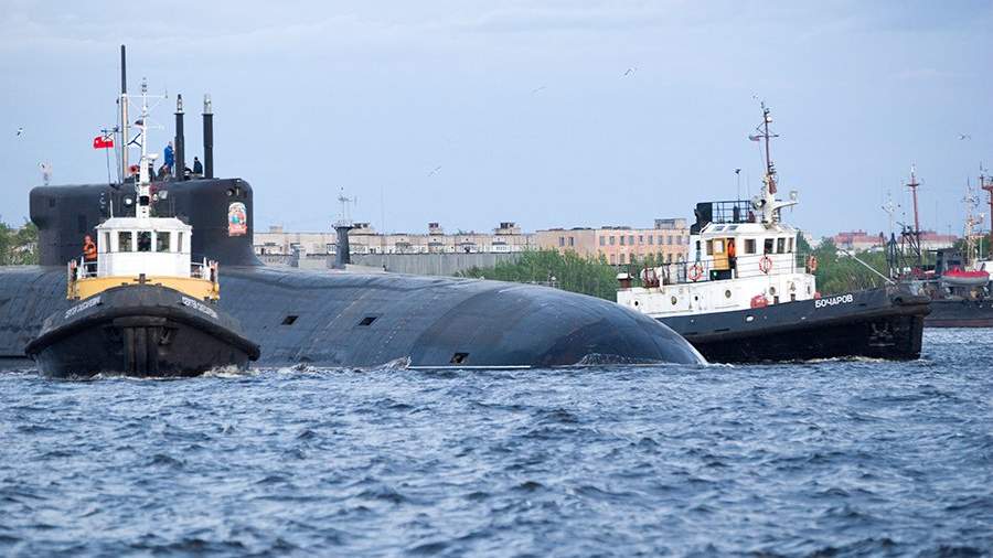 Атомный подводный ракетный крейсер стратегического назначения «Князь Владимир» проекта 955А «Борей-А» в акватории Северодвинска