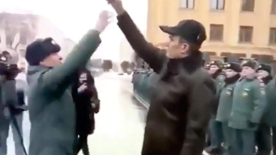 Бывший губернатор Чувашии Михаил Игнатьев во время торжественного вручения новой техники МЧС на площади Республики в Чебоксарах