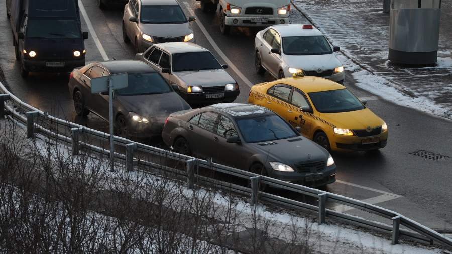 Таксуй, пока молодой: подсчитан средний заработок московских водителей