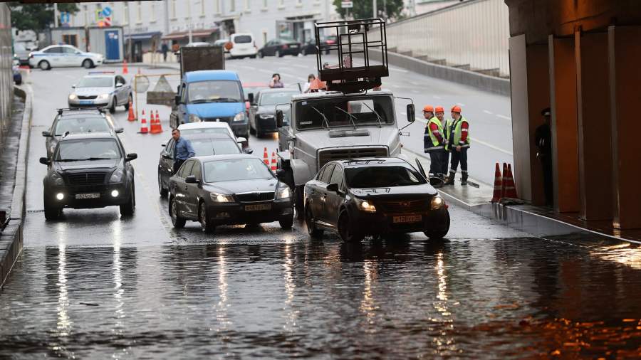 Что делать, если машину затопило при проезде лужи?