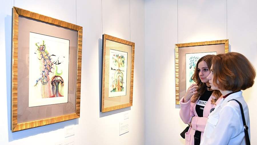 Visitors get acquainted with the exposition at the opening of the Salvador Dali exhibition 