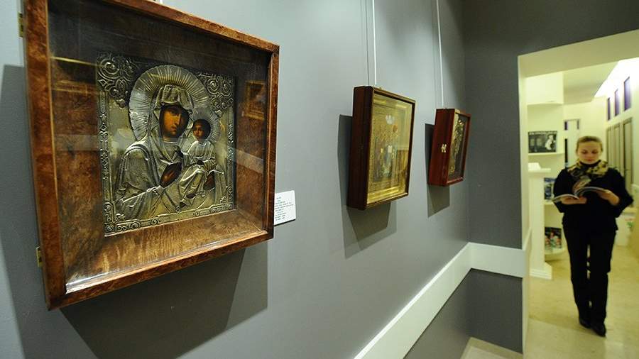 Pre-auction display of paintings and icons by Russian artists of the 20th century in the Hermitage Gallery