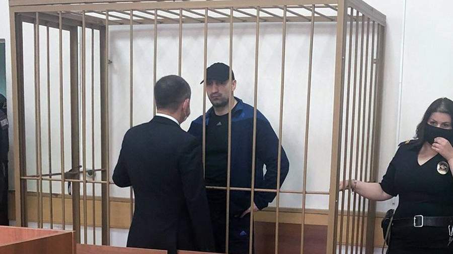 Oleg Babaev, a suspect in the murder of two police officers in 1995, at the Chertanovsky District Court
