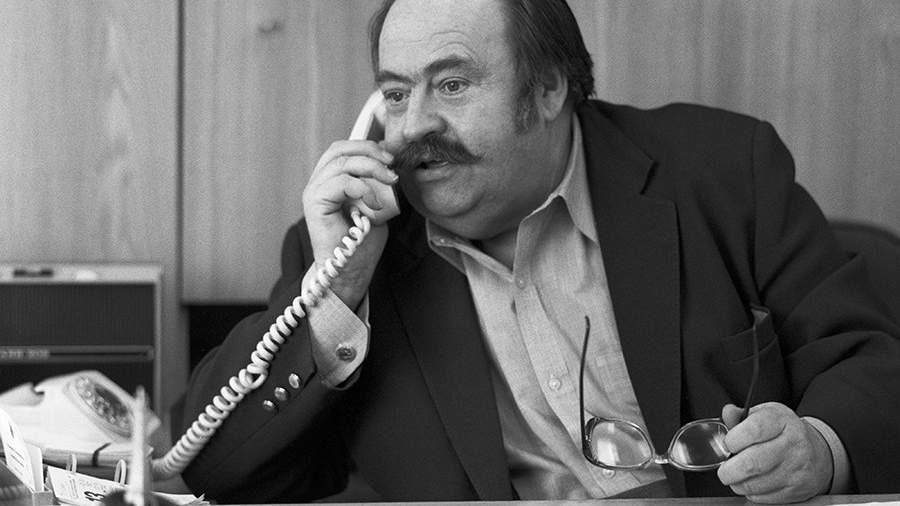 Alexander Bovin, political columnist for the Izvestia newspaper, 1985