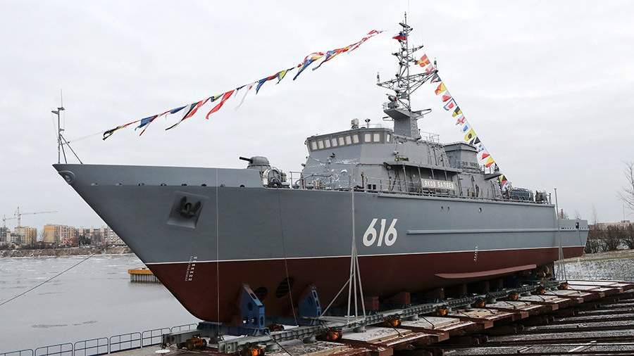 Корабль противоминной обороны проекта 12700 «Яков Баляев» перед спуском на воду на Средне-Невском судостроительном заводе