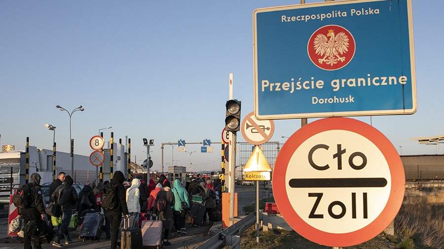 Украинские граждани на границе с Польшой