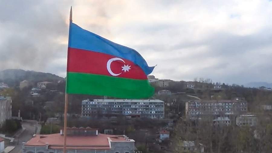 Флаг Азербайджана над городом Шуша 