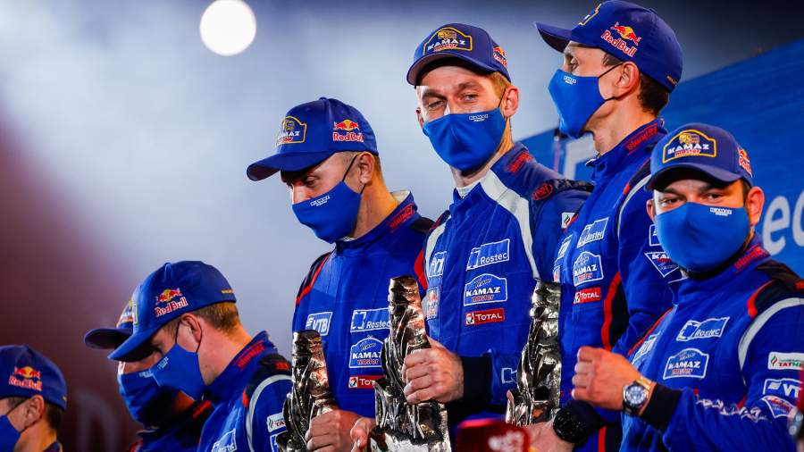 2021 01 15T201551Z 52295654 MT1PANPDAKARPODIU15012021072 RTRMADP 3 MOTORSPORTS DAKAR 2021 SAUDI ARABIA PODIUMS.JPG Как называются гонки на грузовиках по пустыне