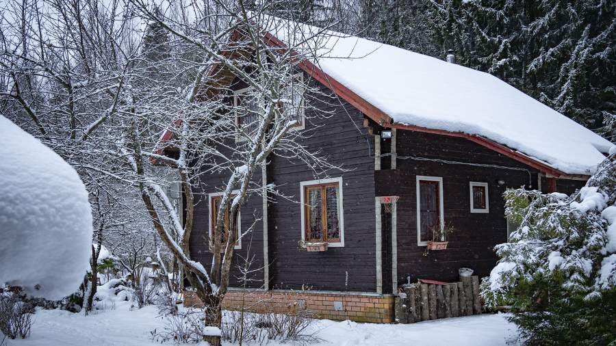 Загородный дом зимой