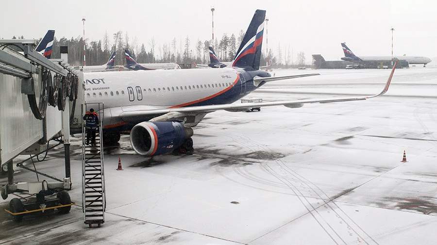 Самолет Airbus A320-214 авиакомпании «Аэрофлот» в аэропорту «Шереметьево»