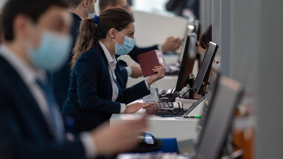 С новым сбором: в РФ предложили ввести платную регистрацию в аэропортах